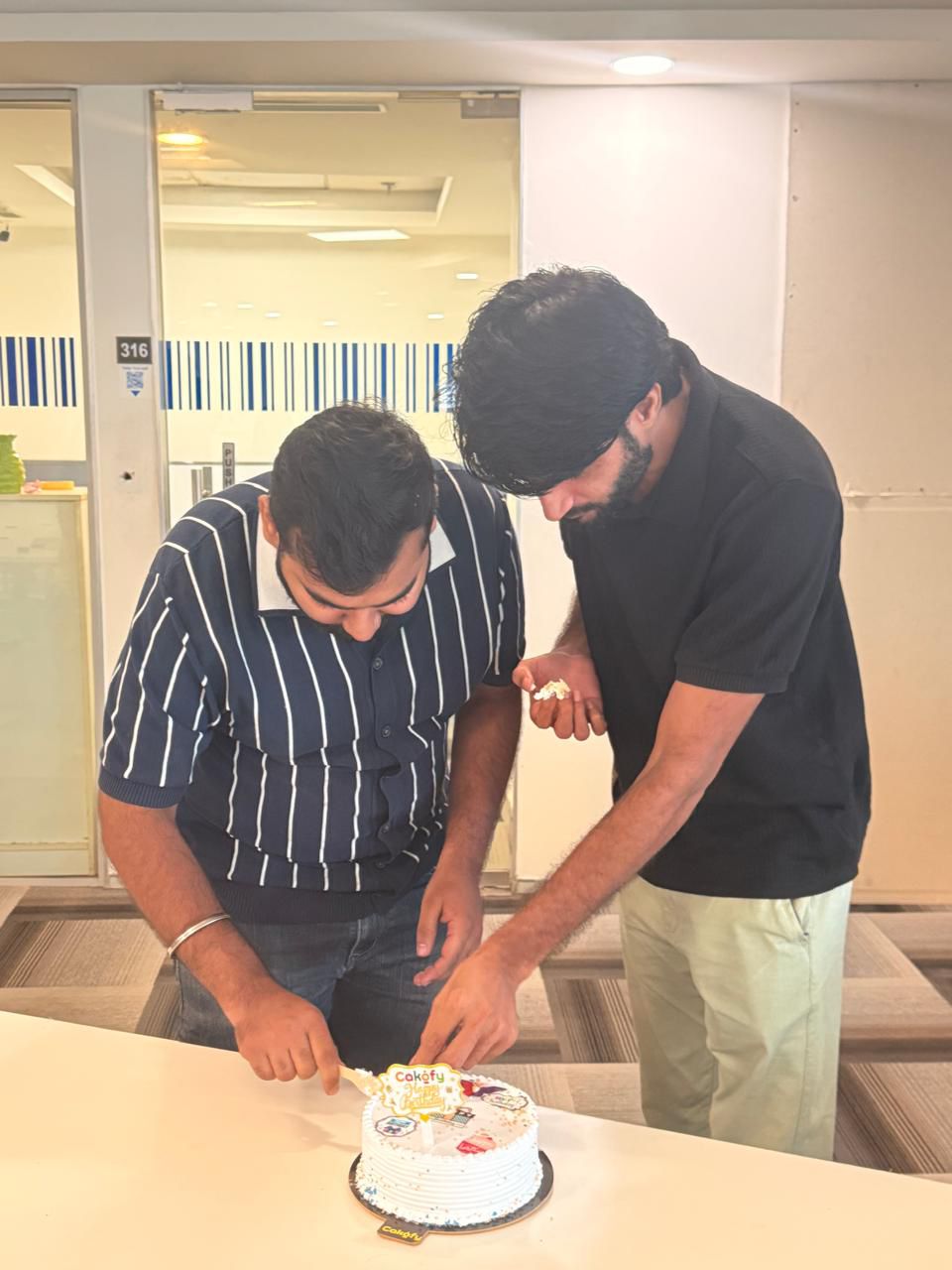 SolutionBowl office moment 8